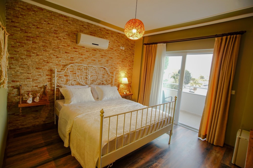 Deluxe Room, Multiple Beds, Non Smoking, Sea View photo 1