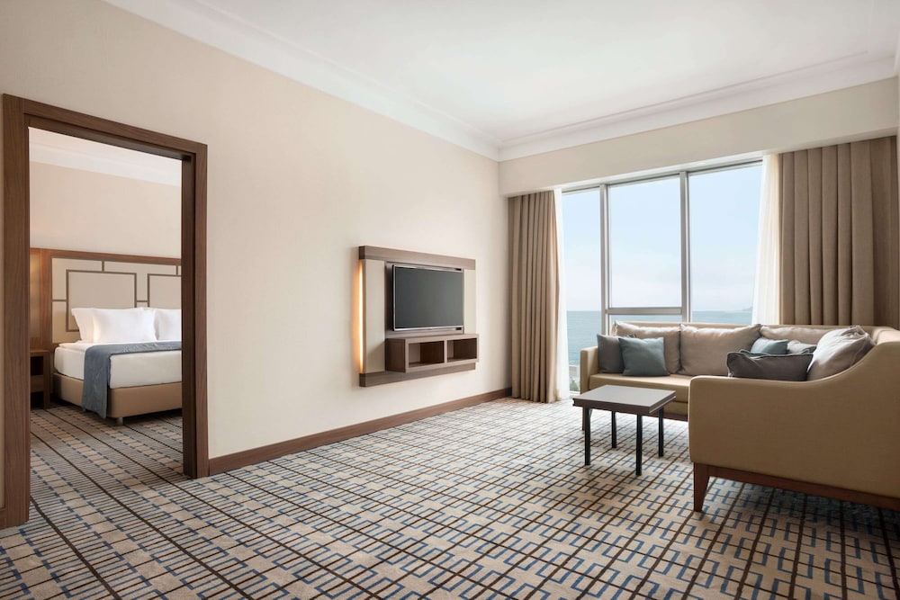 Suite, 1 Queen Bed photo 3