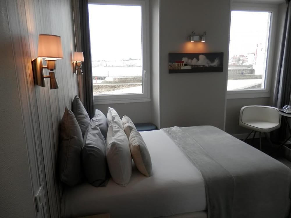 Classic Double Room Single Use, Sea View photo 3