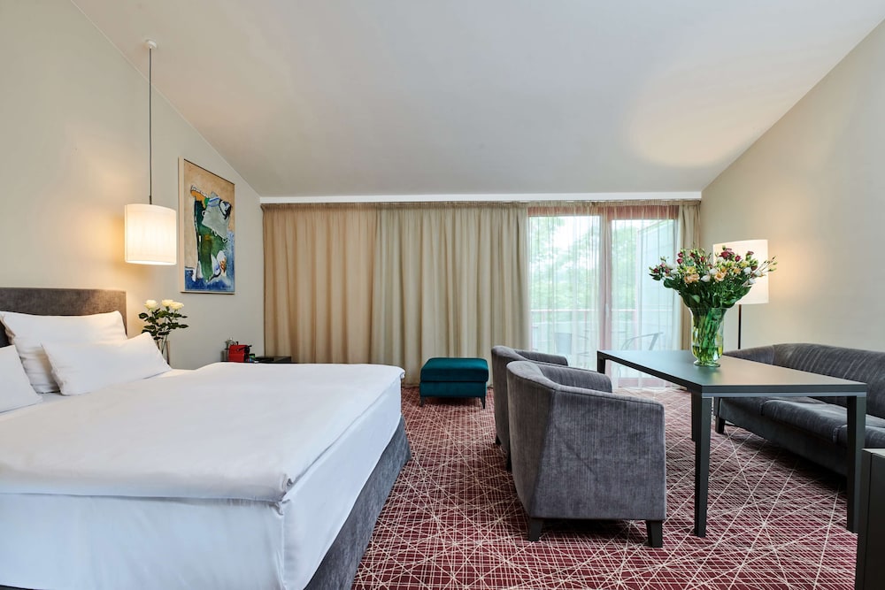 Premium Room (Extra Bed 3 Adults) - Photo 2
