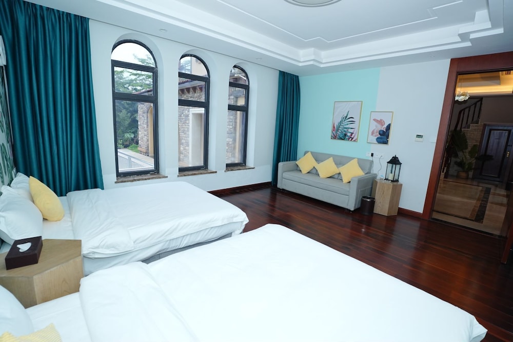 Presidential Villa photo 2