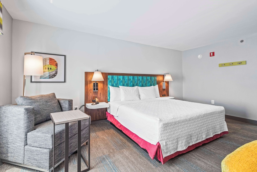 Room, 1 King Bed, Bathtub - Photo 1