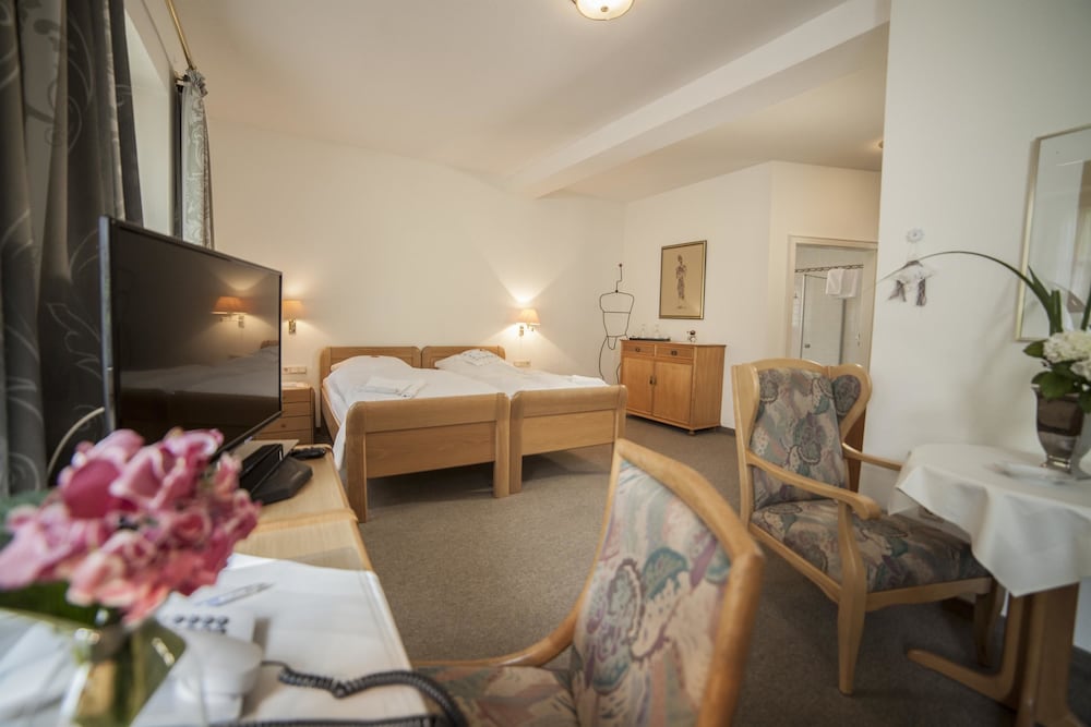 Basic Double Room photo 2