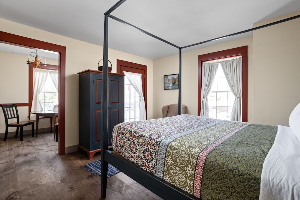 Grand Room, 1 Queen Bed with Twin Bed, Balcony photo 2