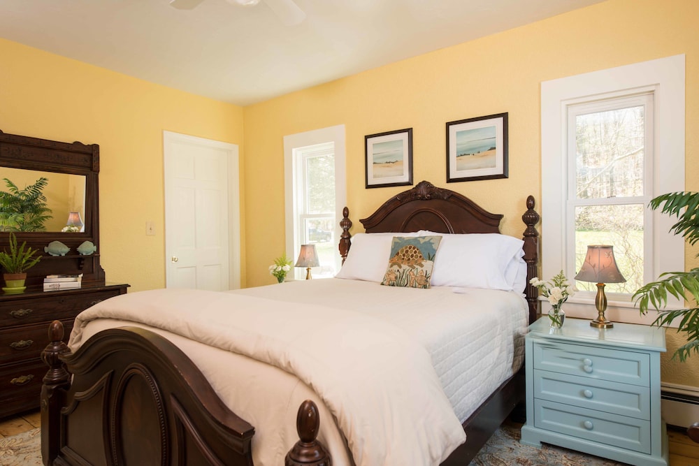 Room (Lake Waukewan) photo 2