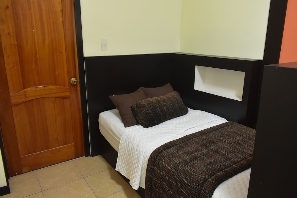 Economy Twin Room photo 1