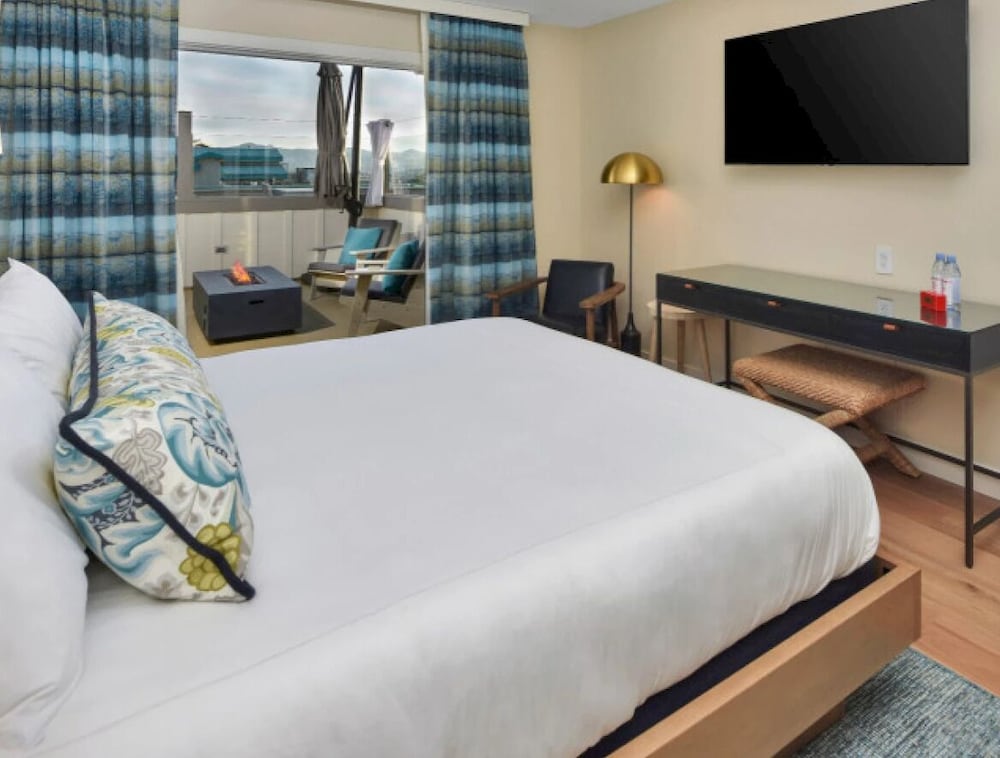 Suite, Private Bathroom, (CALIFORNIA KING PATIO - West) photo 1