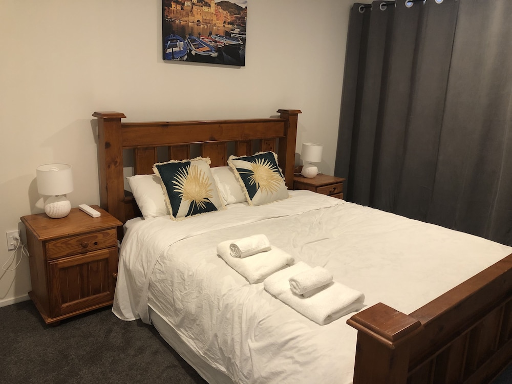 (Unit 4) Classic Townhome, 3 Bedrooms