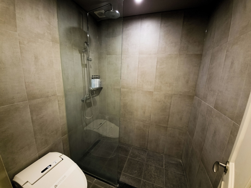 Suite, Multiple Beds, Non Smoking (Oversized) photo 3