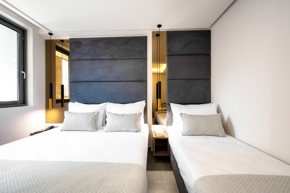 Deluxe Family Suite Open Plan - Photo 12