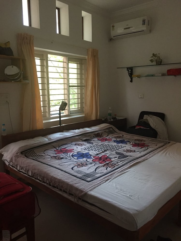 4 bedroom AC private apartment photo 1