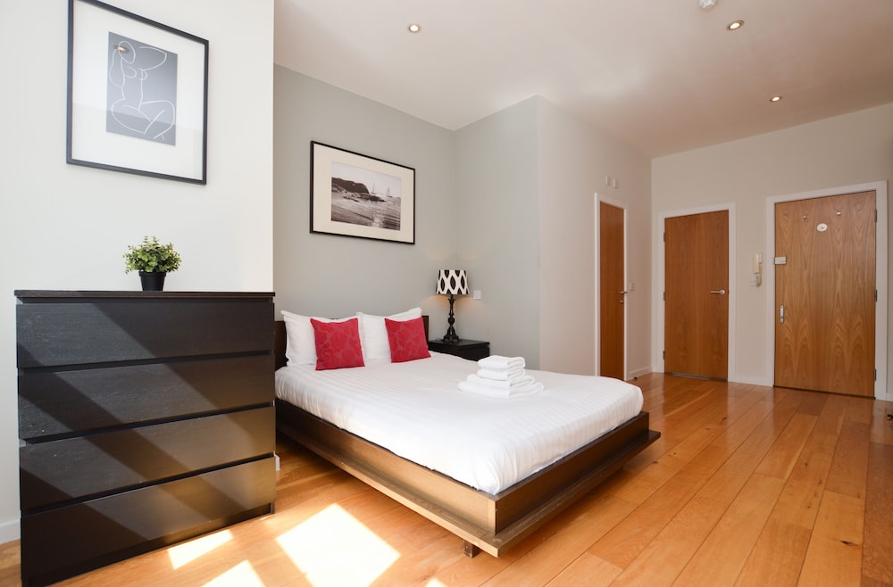 Deluxe Studio Apartment photo 1