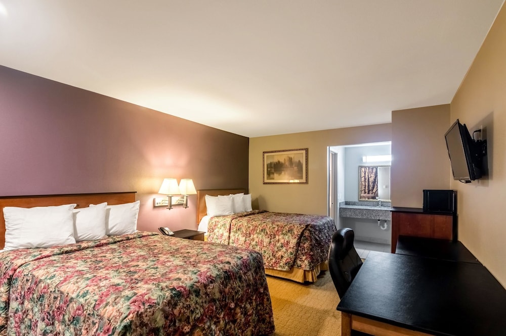 Room, 2 Double Beds, Smoking (Pet Friendly) - Photo 6