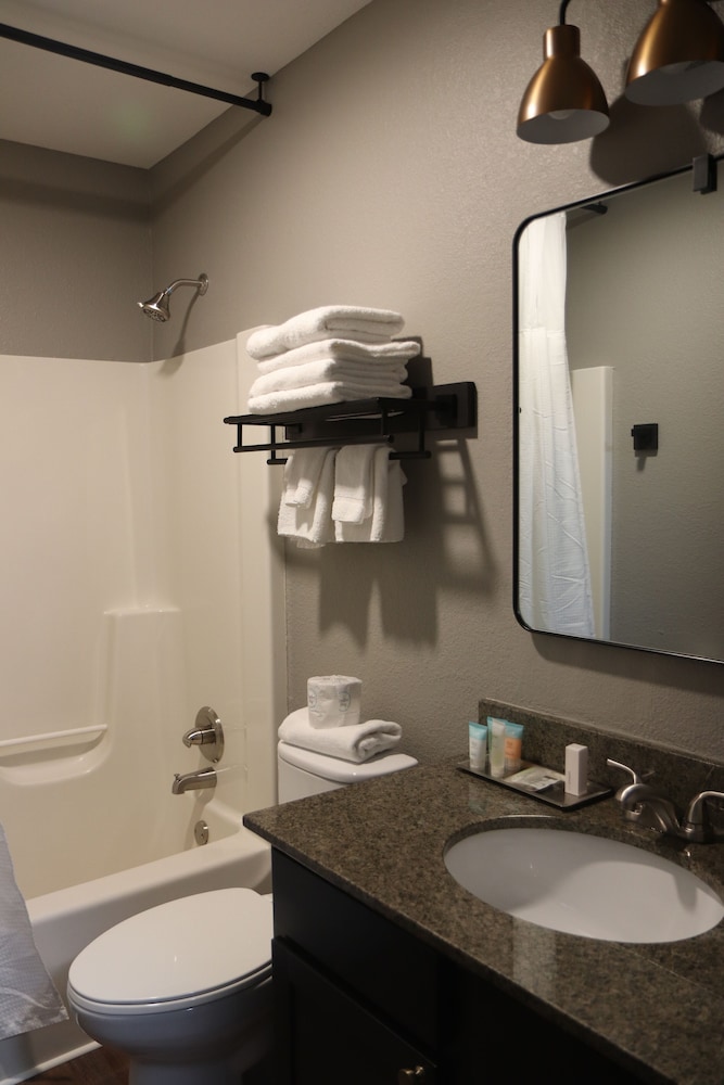 Traditional Double Room, 2 Queen Beds - Photo 5