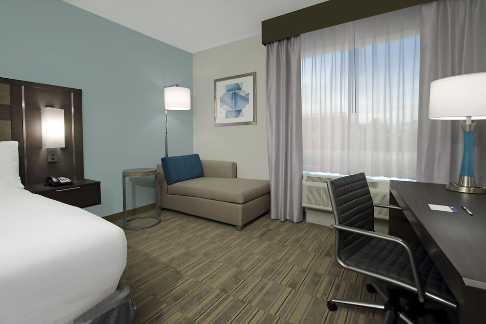 Standard Room, 1 King Bed, Accessible (Communications) photo 2