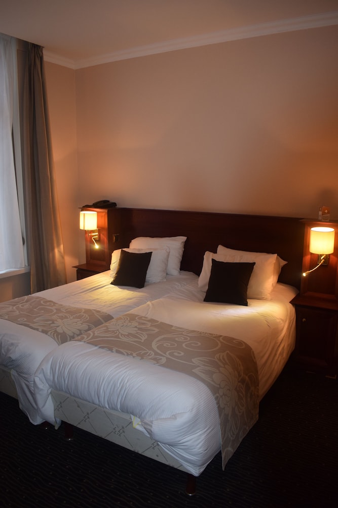 Twin Room, City View