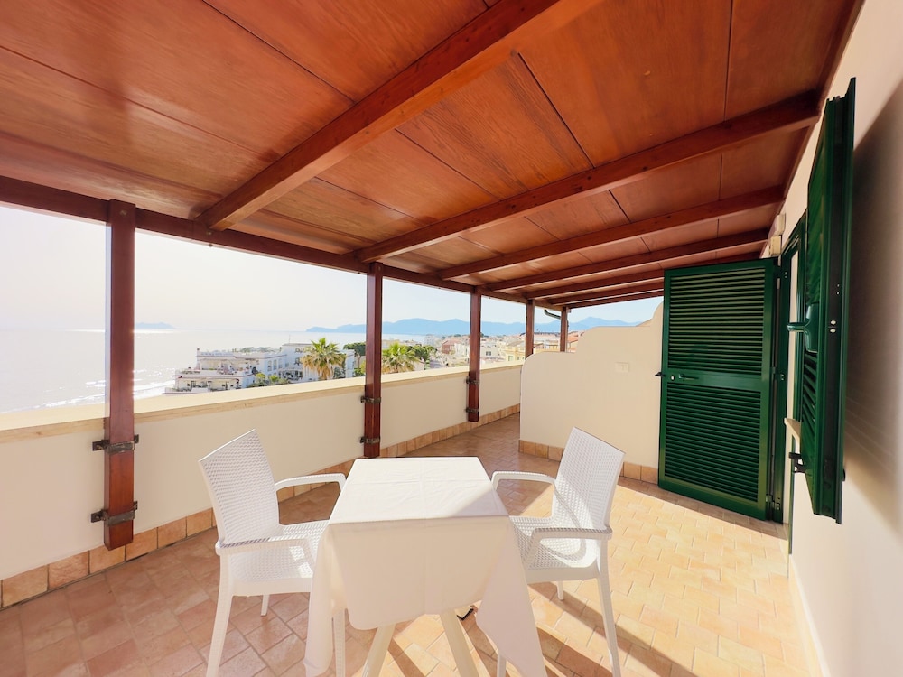 Panoramic Penthouse, Patio, Sea View photo 3