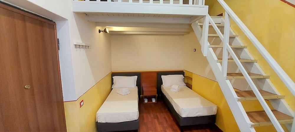Basic Apartment photo 2