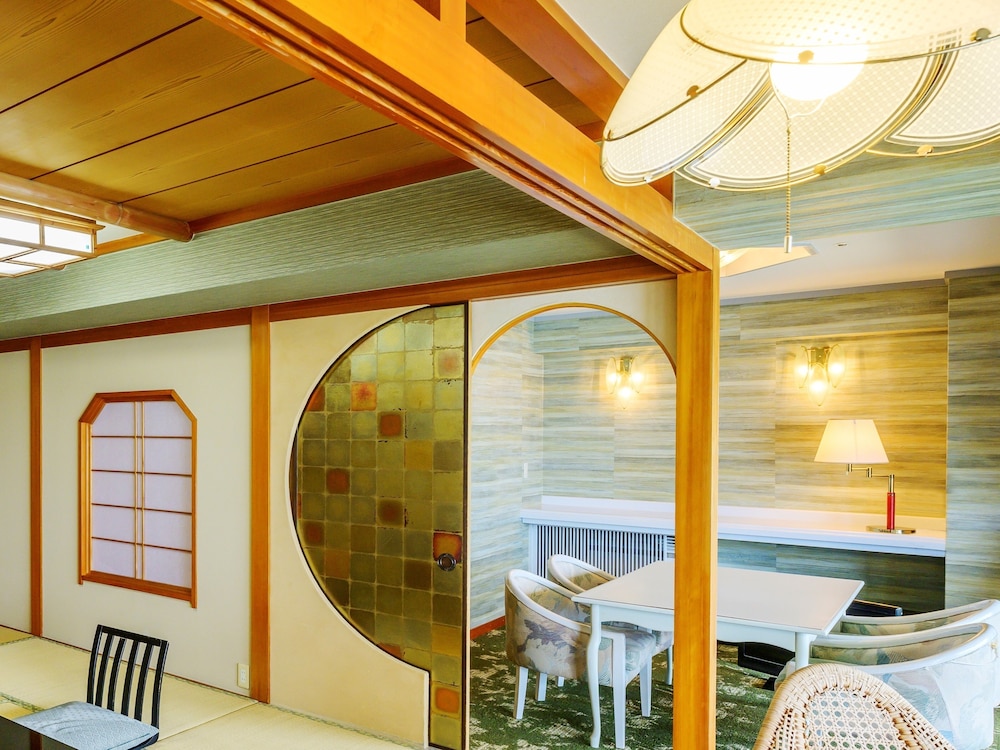 Deluxe Japanese Western (Ocean View)(Non-smoking)(For 7 to 8 Guests) photo 3