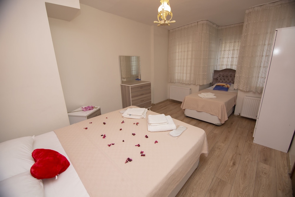 Standard Triple Room, City View photo 1