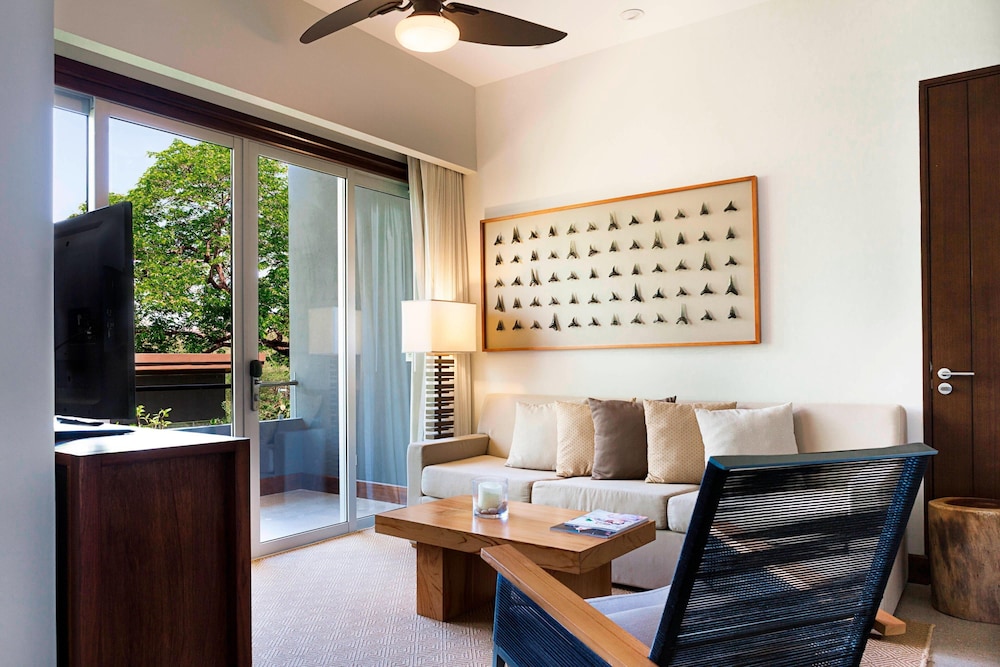 Junior Suite, 1 King Bed with Sofa bed, Resort View
