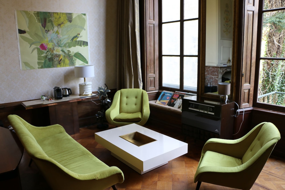 Deluxe Suite, 1 Queen Bed, City View photo 2