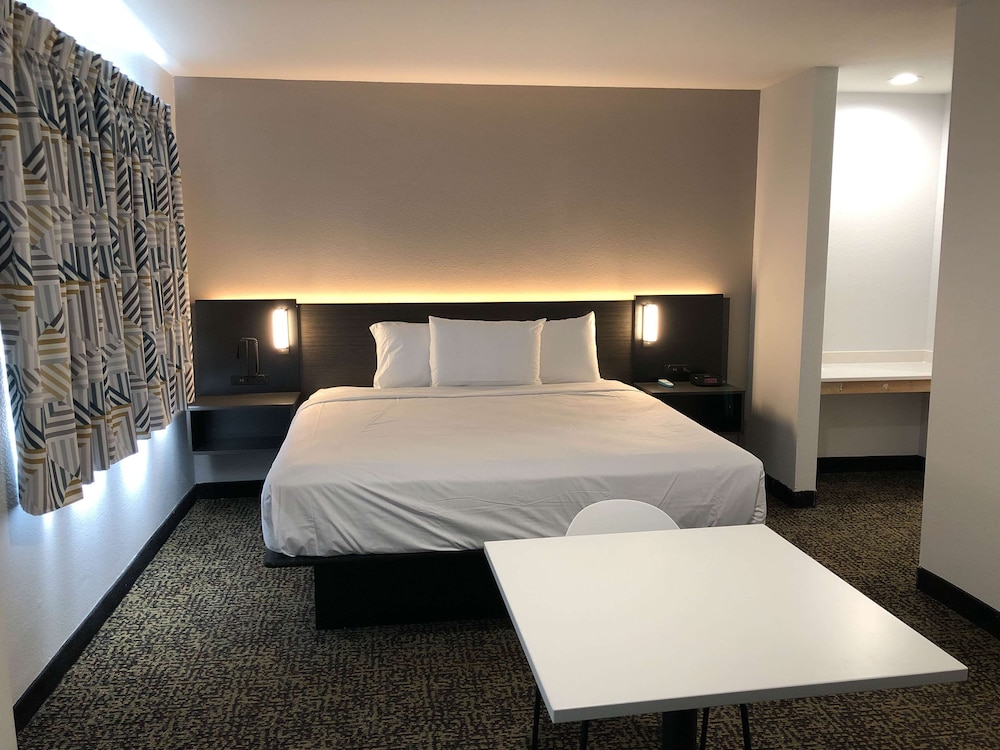 Standard Suite, 1 King Bed, Non Smoking, Kitchenette - Photo 1