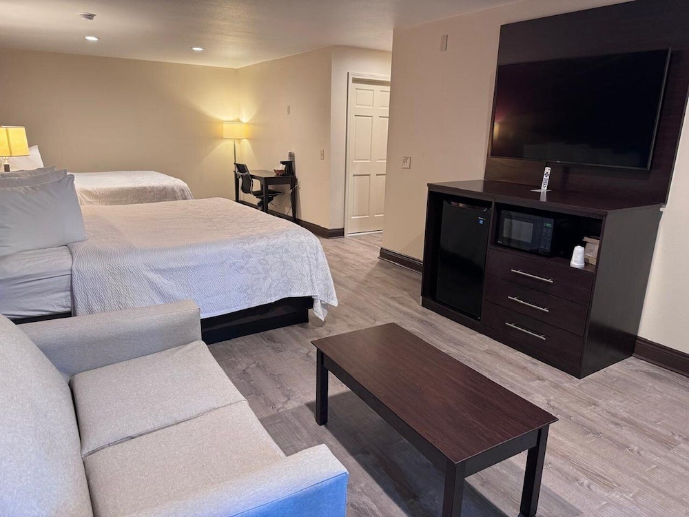Suite, Multiple Beds, Non Smoking - Photo 1