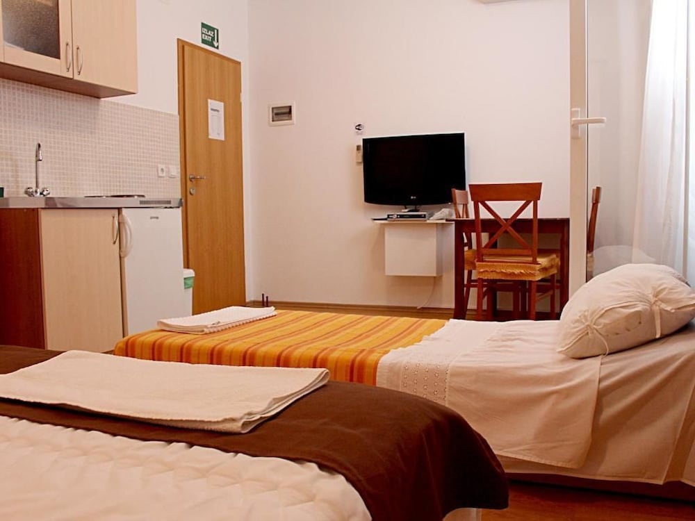 Studio (3 Adults)