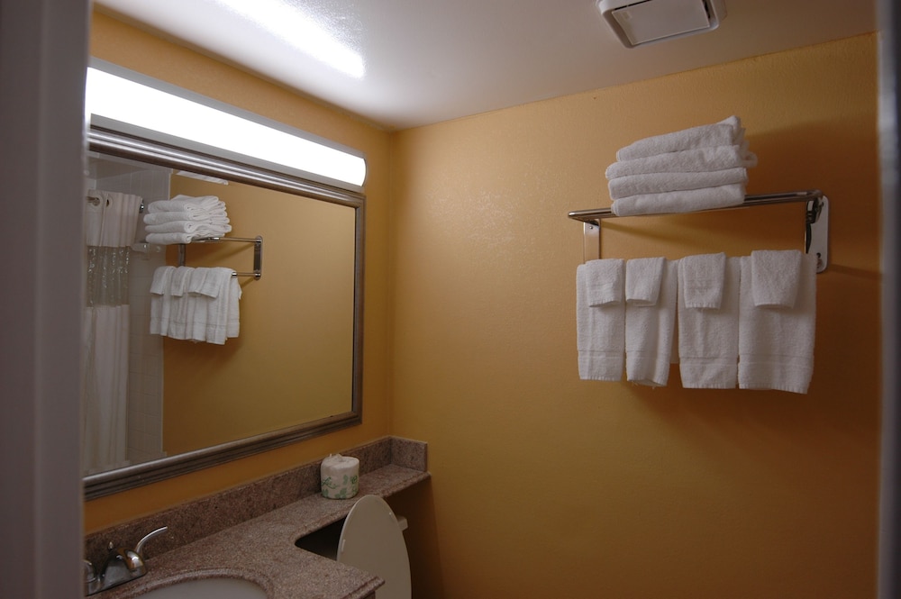 Standard Double Room, 2 Double Beds, Smoking photo 2