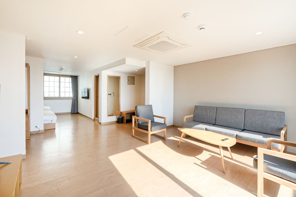 heyy, Suite, Ocean View - Photo 2