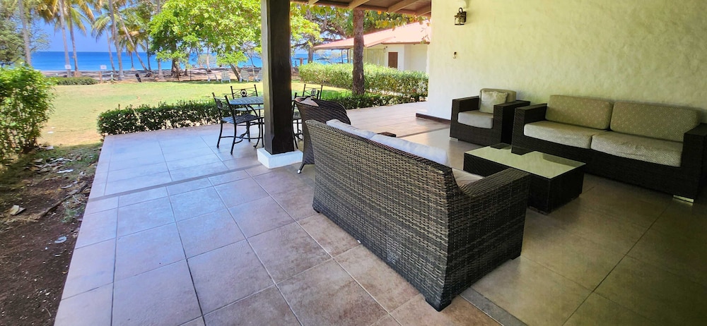 Superior Villa, Beachfront photo 3