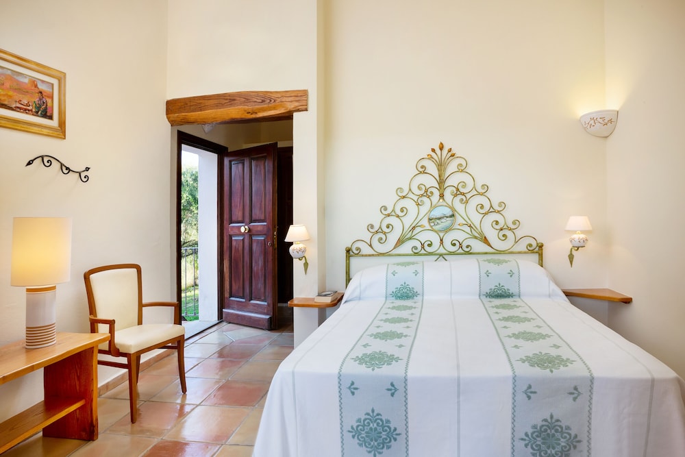 Standard Double or Twin Room - Photo 10