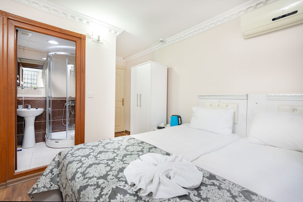 Basic Double Room photo 3
