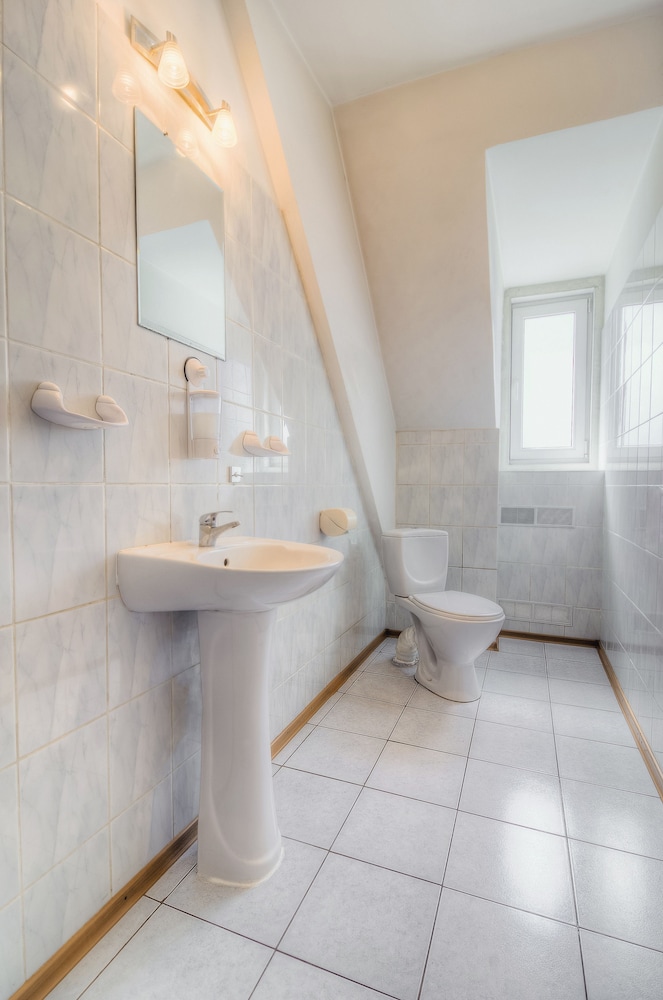 Economy Twin Room, Shared Bathroom photo 2