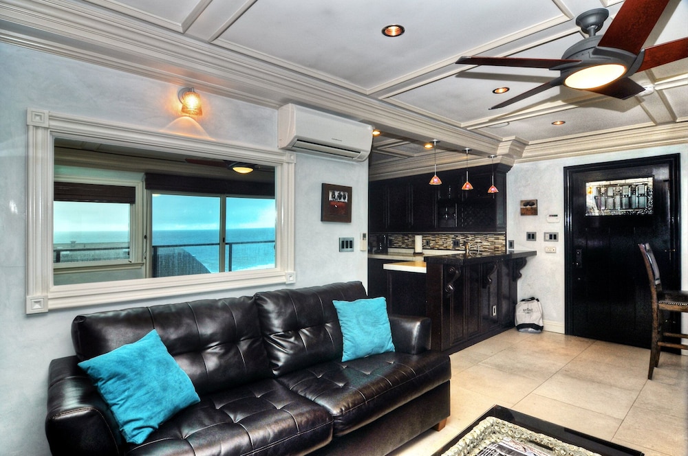 Deluxe Villa, 1 Queen Bed with Sofa bed, Balcony, Ocean View photo 3