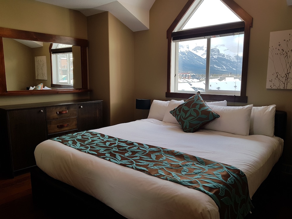 Luxury Penthouse, 2 Bedrooms, Balcony, Mountain View photo 1