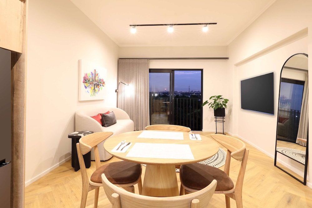 Suite, 1 Bedroom - Photo 11