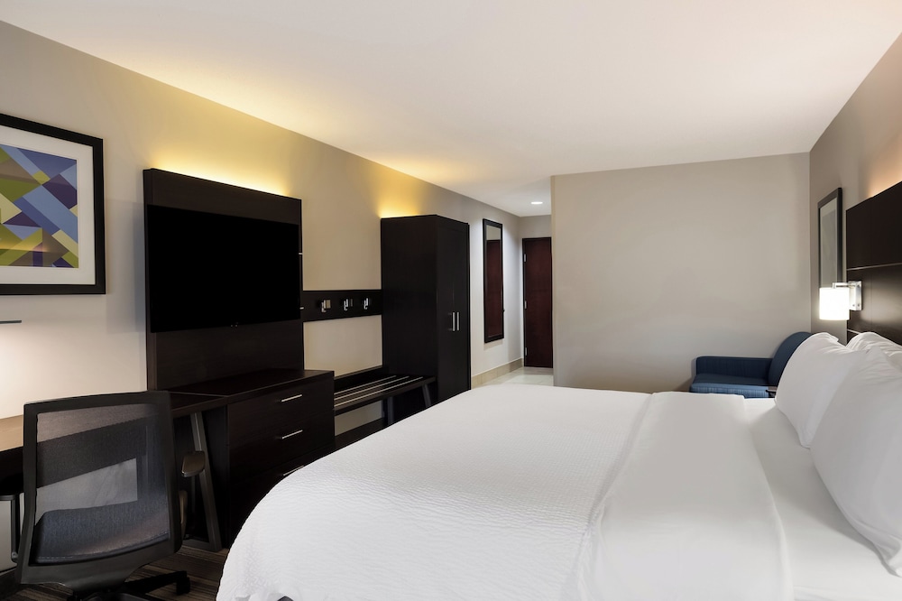 Suite, 1 King Bed (Communication) - Photo 3
