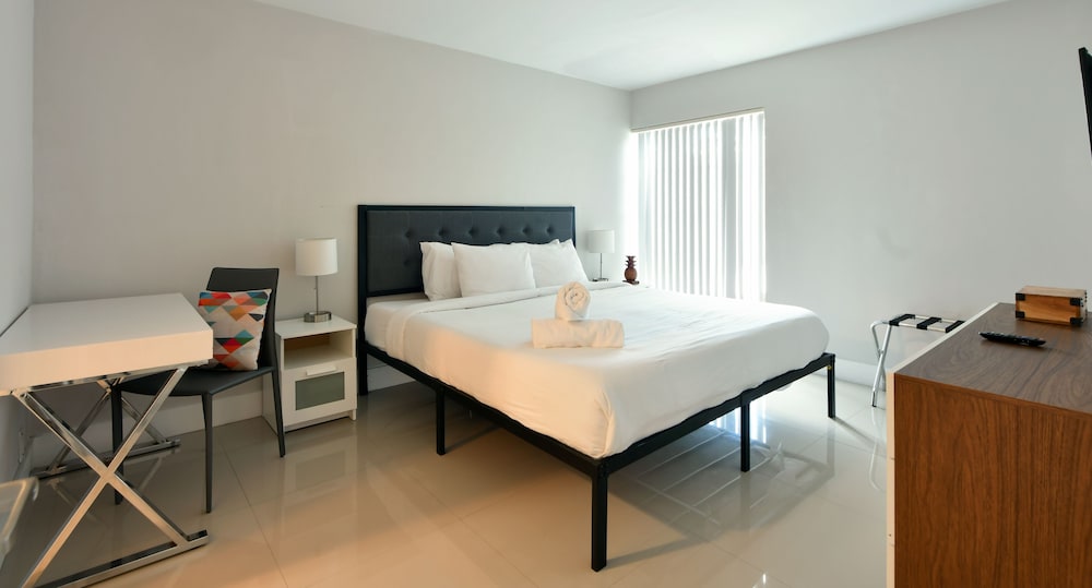 One Bedroom Designer Deluxe