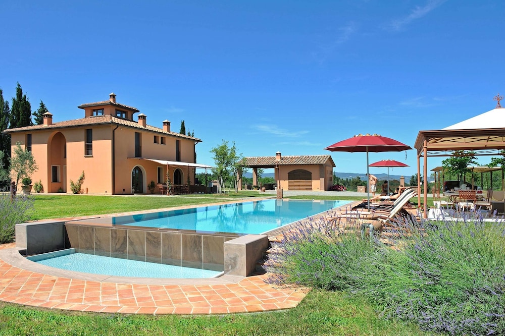 Classic Villa, 4 Bedrooms