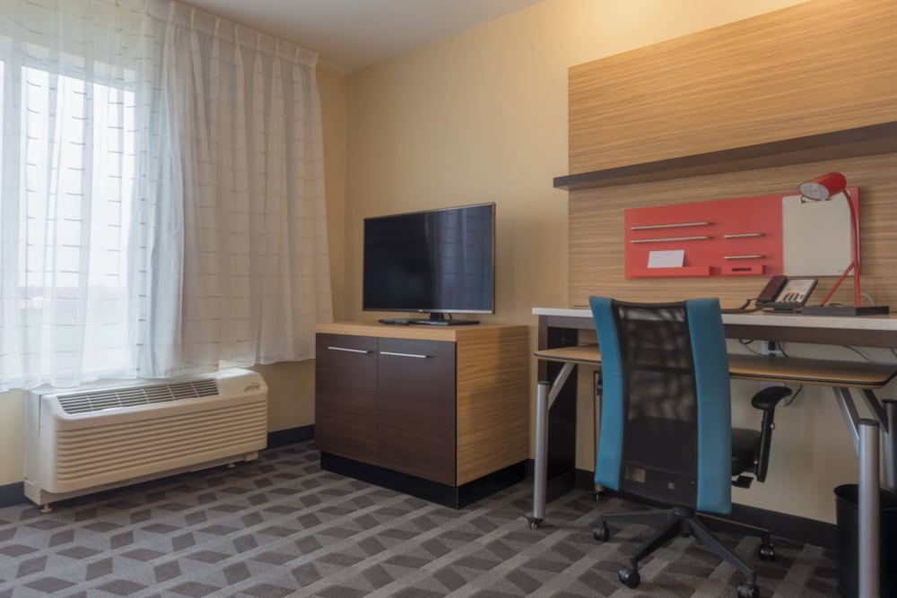 Suite, 1 Bedroom (Mobility Accessible, Roll-in Shower) photo 2