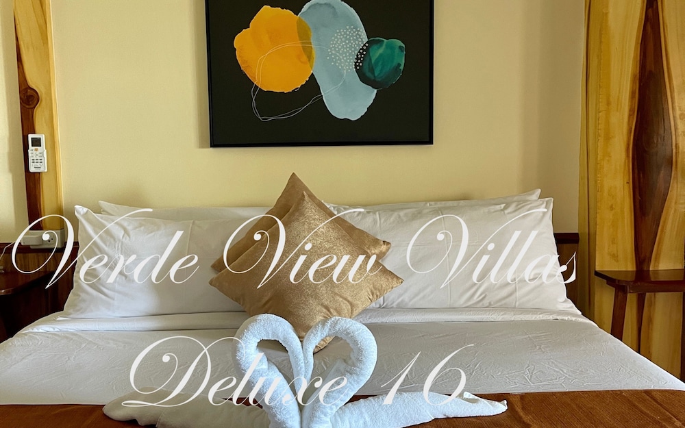 Premier Room, 1 King Bed photo 2