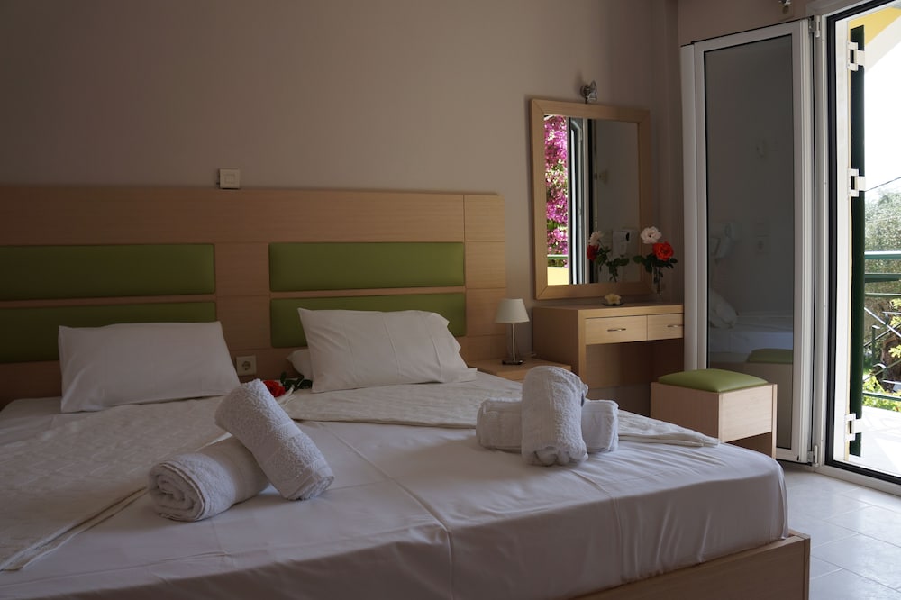 Economy Triple Room