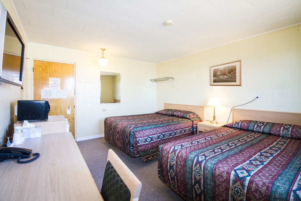 Room, 2 Queen Beds photo 1