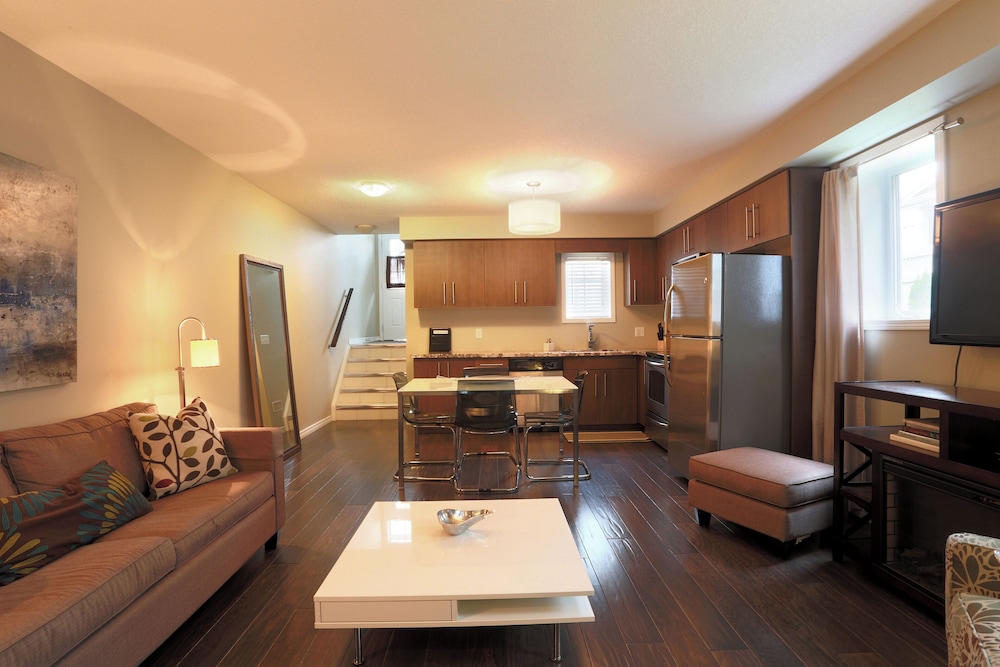 One-Bedroom Townhome-A photo 2