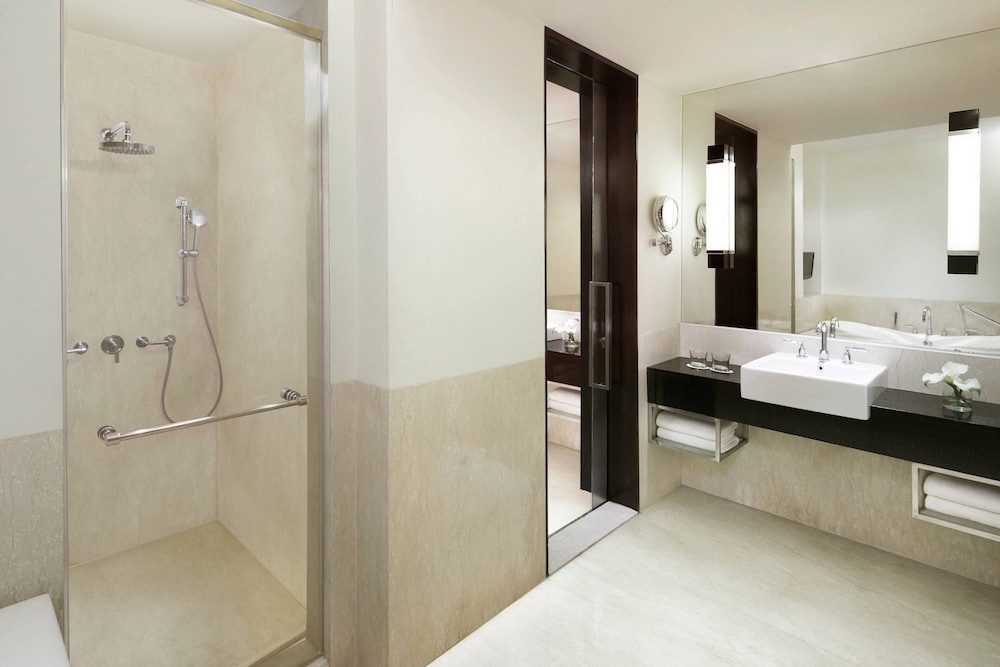 Suite, 1 Bedroom, City View - Photo 5