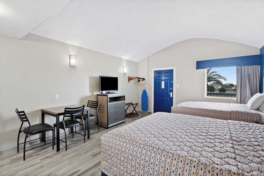 Standard Room, 2 Queen Beds, Ocean View photo 2