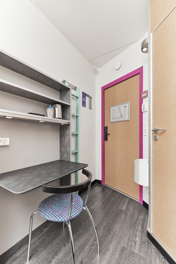 Standard Triple Room thumbnail 6