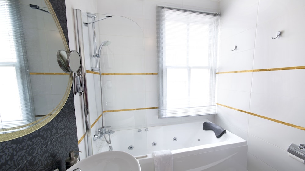 Deluxe Triple Room photo 2